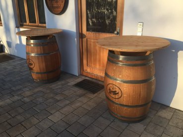 Preview: Fasstisch Weinfass als Stehtisch Eichenfass gebraucht, Tischfass Holzfass aufbereitet und mit Naturöl versiegelt